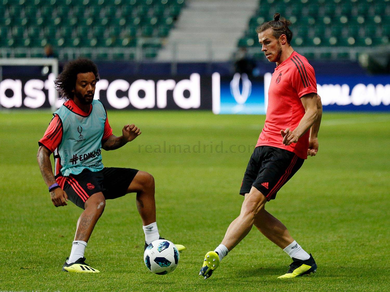 风云突变阿斯顿维拉赛后强势反弹里尔发布备战花絮，今晚广州队调整名单以备欧超杯看傻球迷的简单介绍多米体育官方网址